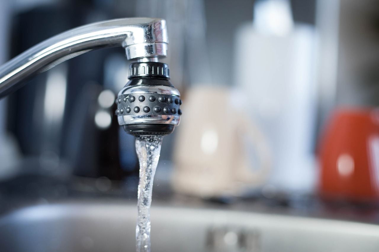 Die Wahrheit über Leitungswasser: Warum es keine sichere gesunde Wasserquelle ist und warum ein Wasserfilter die beste Lösung ist